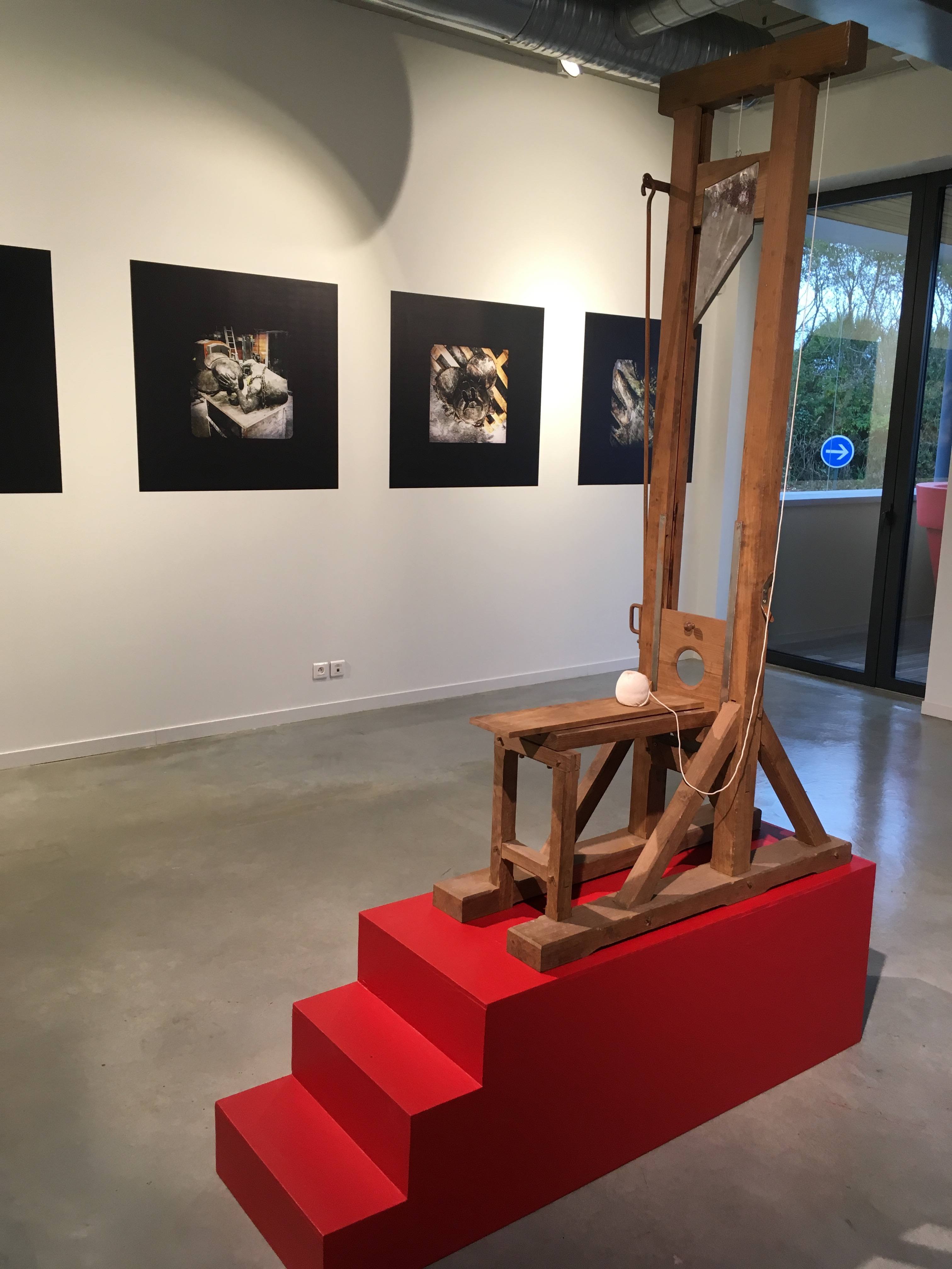 Loïc Bodin, Guillotine, chêne et acier, 2000